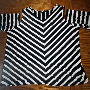 Susan Graver Chevron Black and White Blouse Peek-a-Boo Shoulder Size 3X